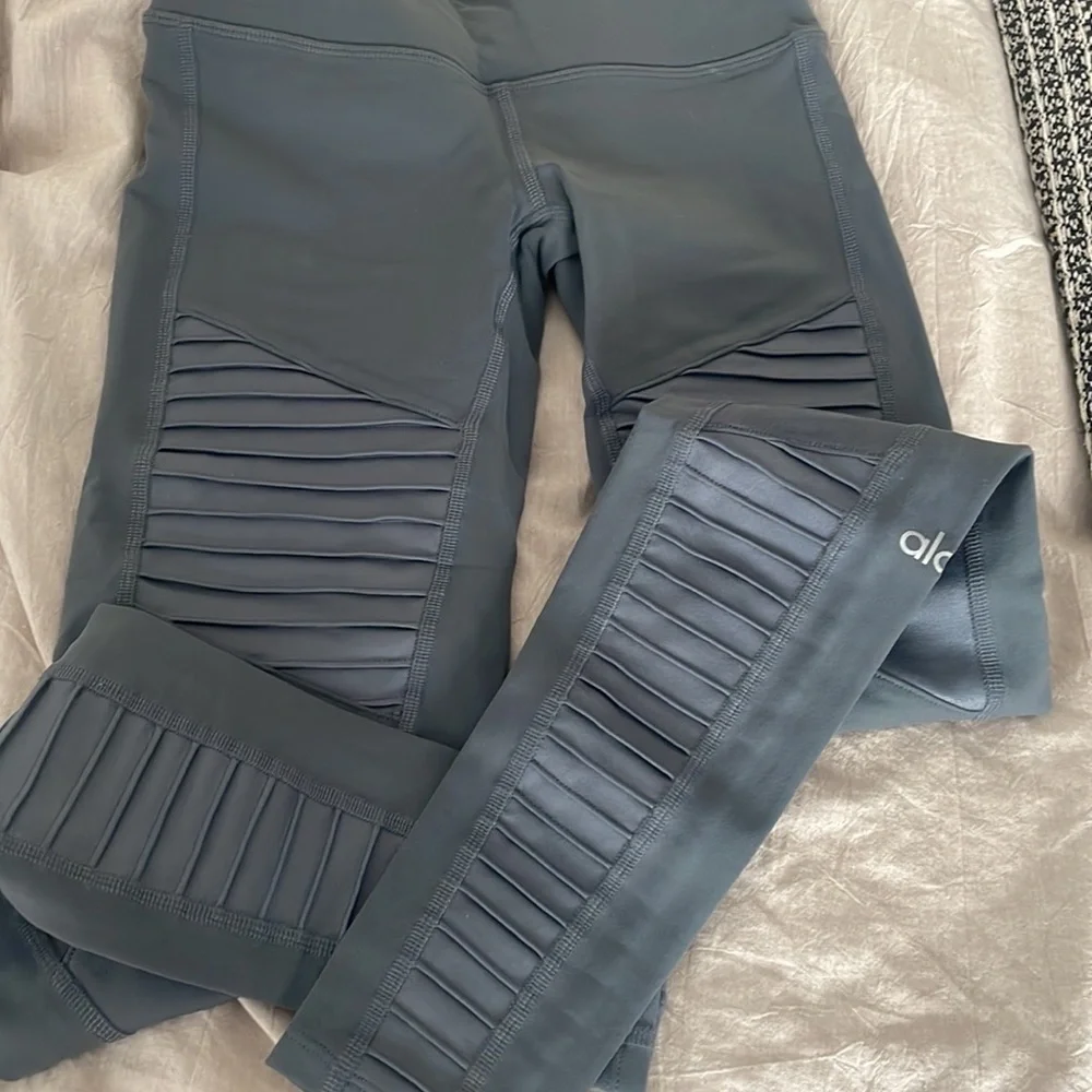 Alo Gray Moto Leggings​​​​​​
